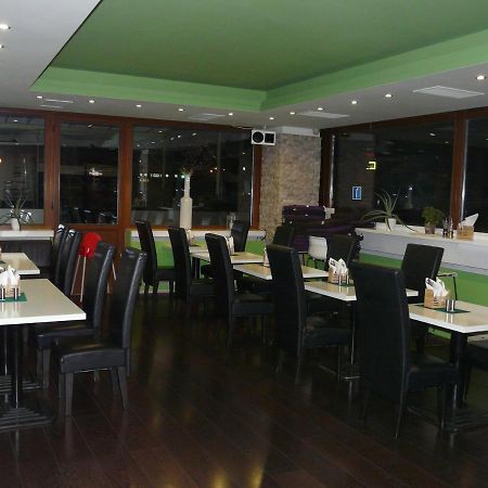 Hotel Ondras Zlin Bagian luar foto