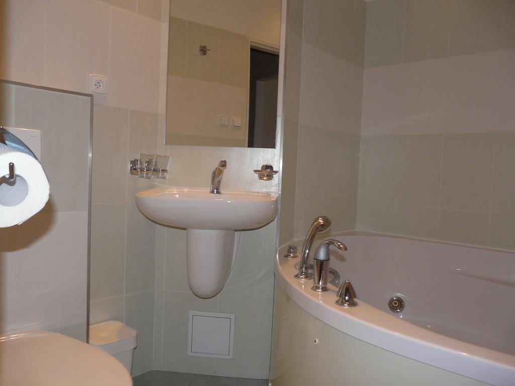 Hotel Ondras Zlin Ruang foto
