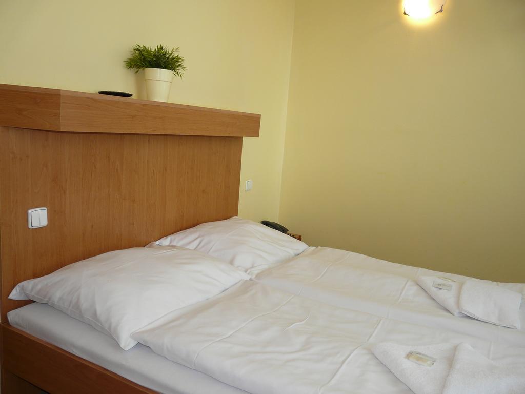 Hotel Ondras Zlin Ruang foto