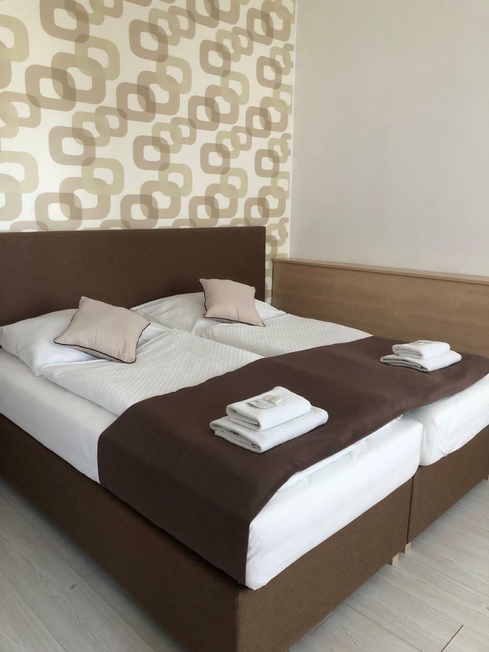 Hotel Ondras Zlin Bagian luar foto