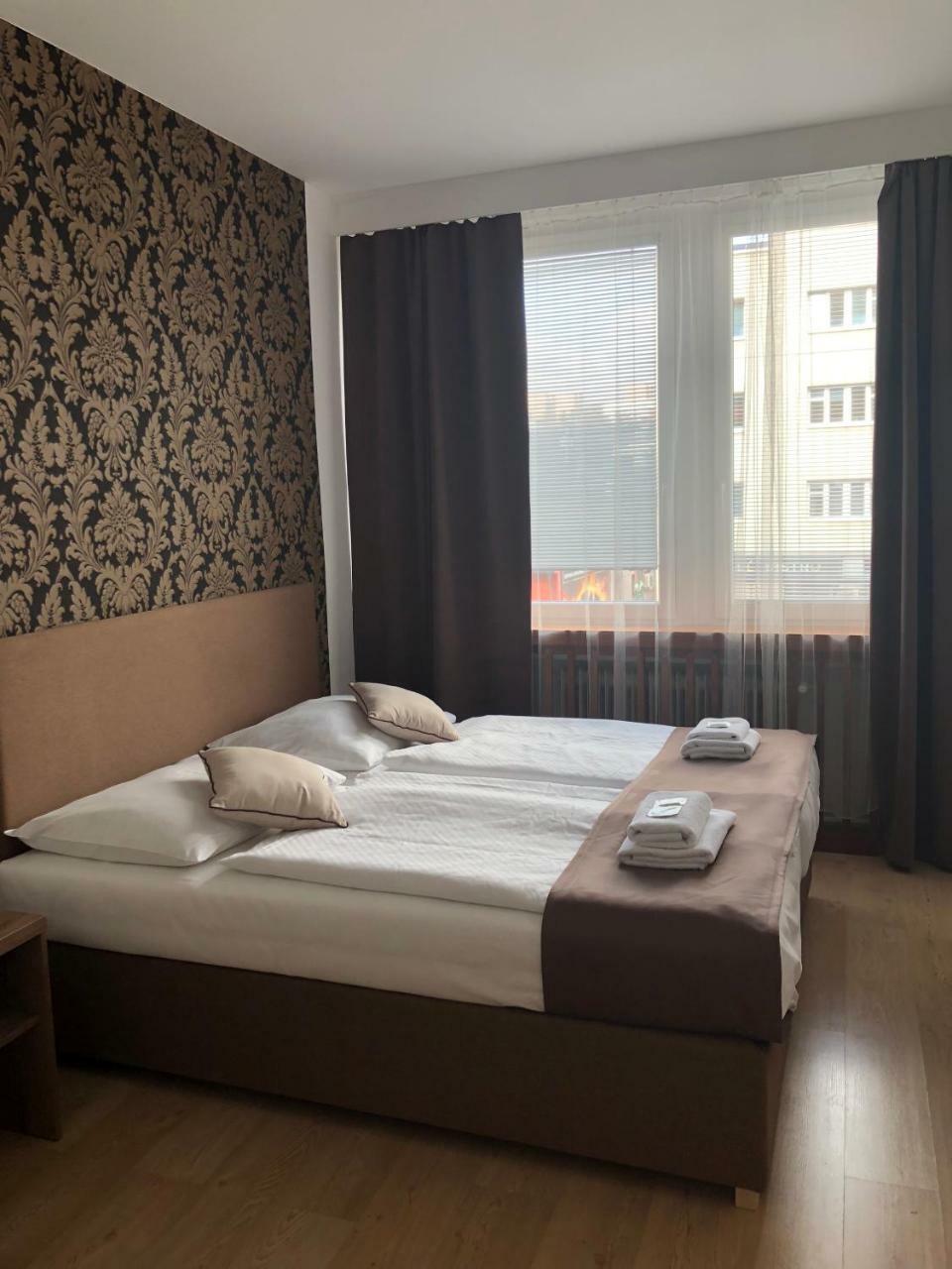 Hotel Ondras Zlin Bagian luar foto